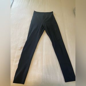 Girlfriend Collective leggings. Size medium.